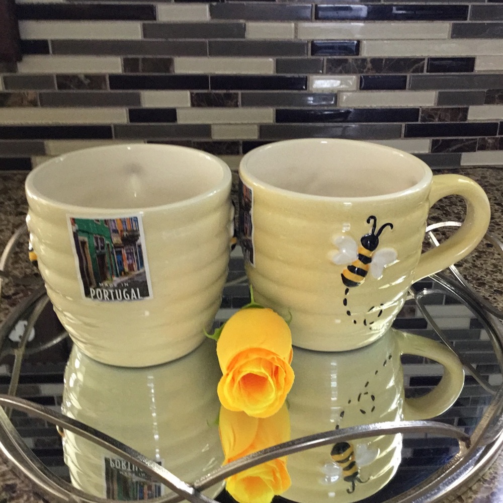 2 beautiful Bee mugs